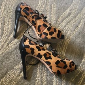 Leopard 4.5” platform heels w/leather laces. 7.5M